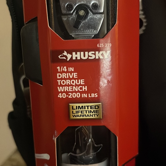 Husky backpack- 1/4 inch drive torque wrench, 12 V chargeable cordless ratchet - Picture 2 of 15